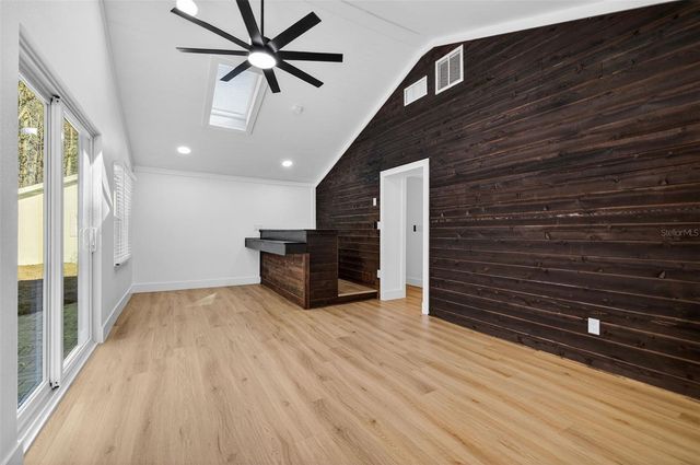 1120 COUNTRY LANE, Lutz, FL 33558