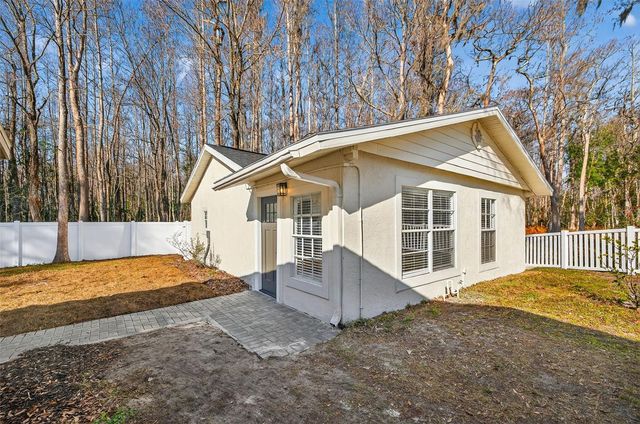 1120 COUNTRY LANE, Lutz, FL 33558