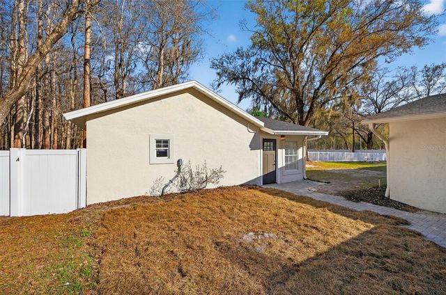 1120 COUNTRY LANE, Lutz, FL 33558