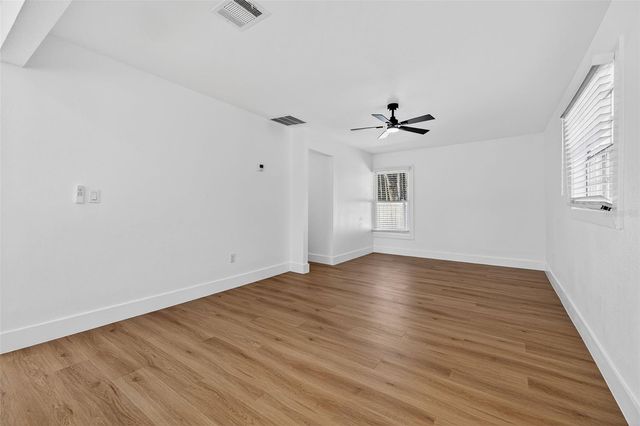 1120 COUNTRY LANE, Lutz, FL 33558