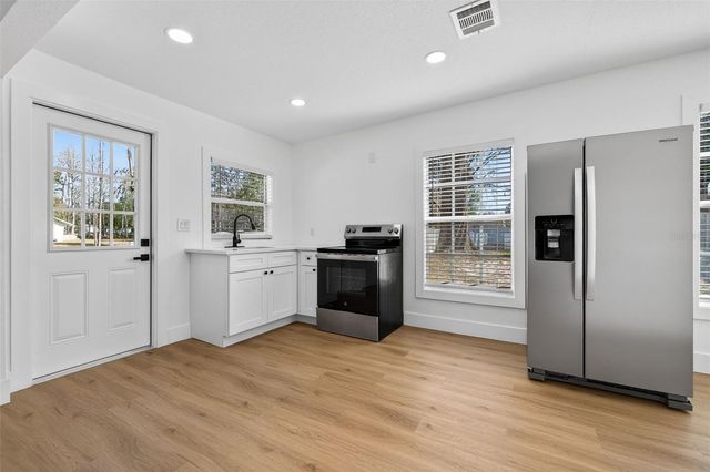 1120 COUNTRY LANE, Lutz, FL 33558