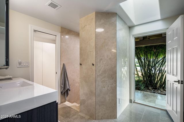 8312 N GOLF Drive, Paradise Valley, AZ 85253