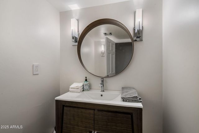 8312 N GOLF Drive, Paradise Valley, AZ 85253