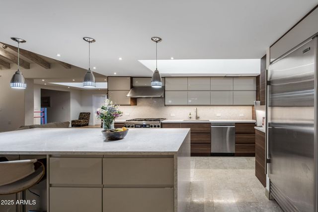 8312 N GOLF Drive, Paradise Valley, AZ 85253