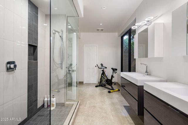 8312 N GOLF Drive, Paradise Valley, AZ 85253