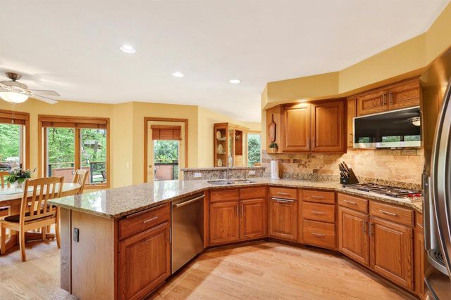44 White Oaks Lane, Madison, WI 53711