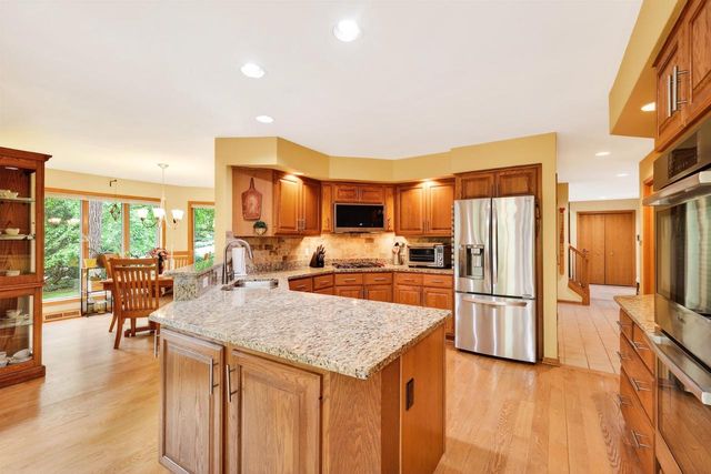 44 White Oaks Lane, Madison, WI 53711