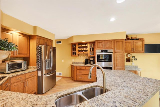 44 White Oaks Lane, Madison, WI 53711