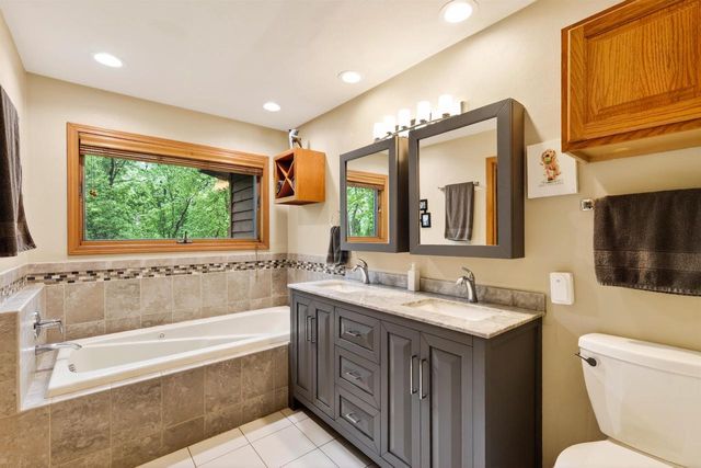 44 White Oaks Lane, Madison, WI 53711