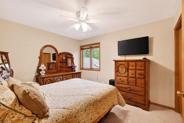 44 White Oaks Lane, Madison, WI 53711