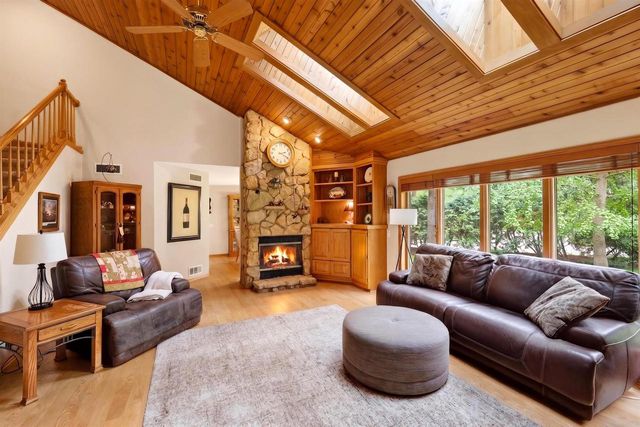 44 White Oaks Lane, Madison, WI 53711