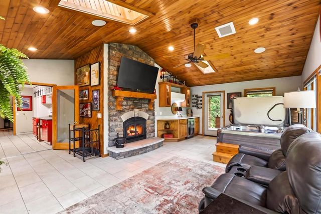 44 White Oaks Lane, Madison, WI 53711
