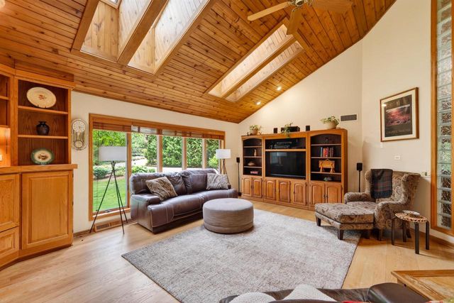 44 White Oaks Lane, Madison, WI 53711