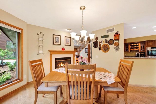 44 White Oaks Lane, Madison, WI 53711