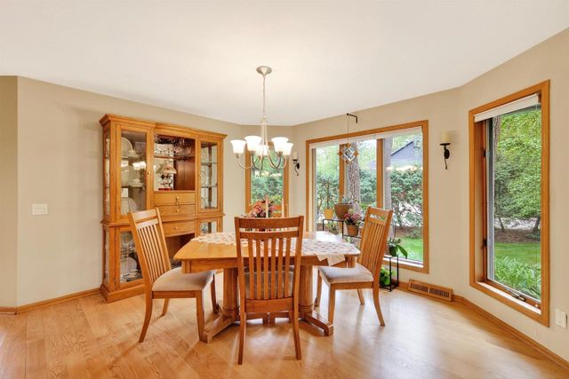 44 White Oaks Lane, Madison, WI 53711