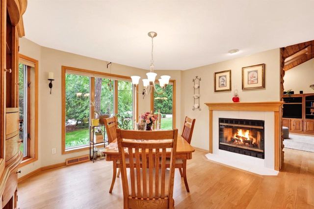 44 White Oaks Lane, Madison, WI 53711