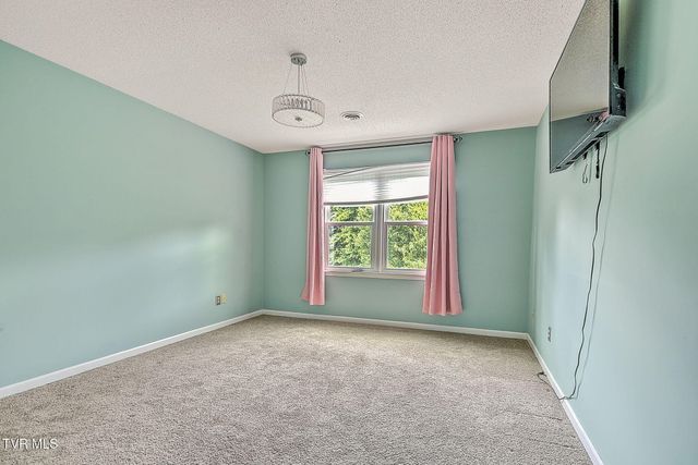 19328 Stirrup Drive, Abingdon, VA 24211