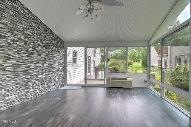 19328 Stirrup Drive, Abingdon, VA 24211