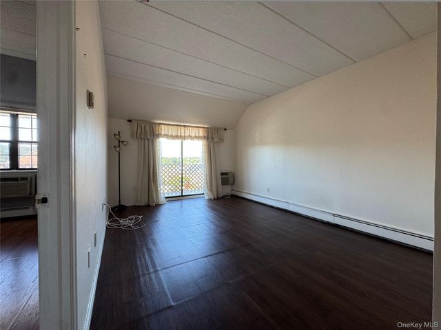 65-17 242nd Street 7E, Little Neck, NY 11362