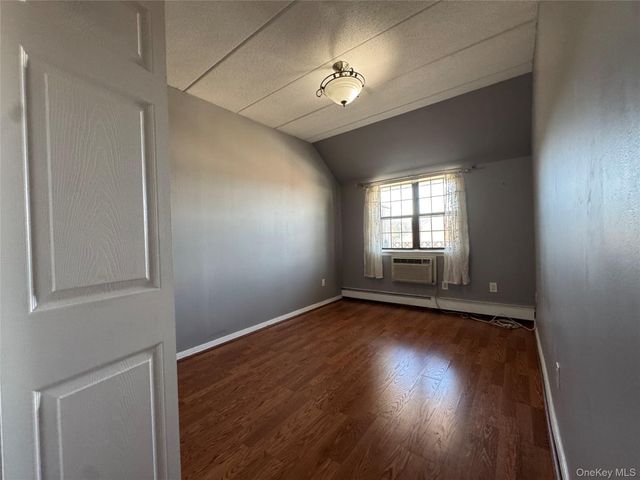 65-17 242nd Street 7E, Little Neck, NY 11362