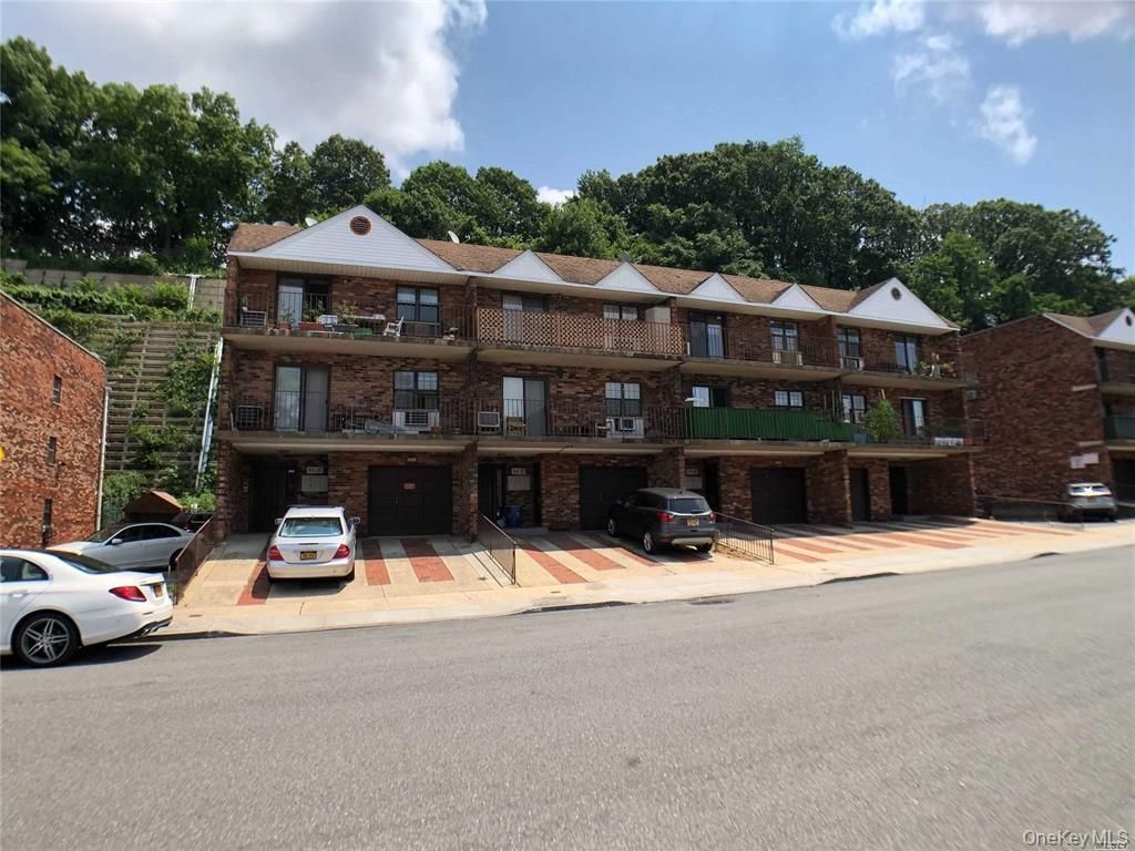 65-17 242nd Street 7E, Little Neck, NY 11362