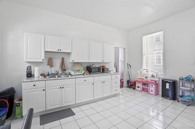 1027 Winfield Avenue, Cincinnati, OH 45205