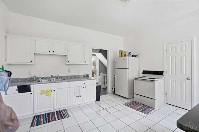 1027 Winfield Avenue, Cincinnati, OH 45205