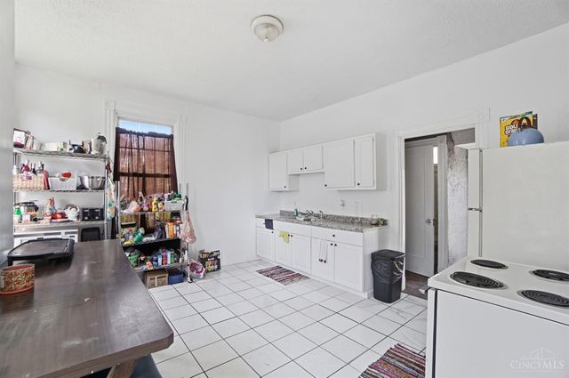 1027 Winfield Avenue, Cincinnati, OH 45205