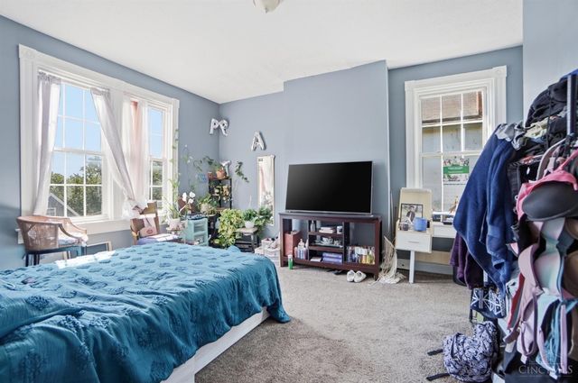 1027 Winfield Avenue, Cincinnati, OH 45205