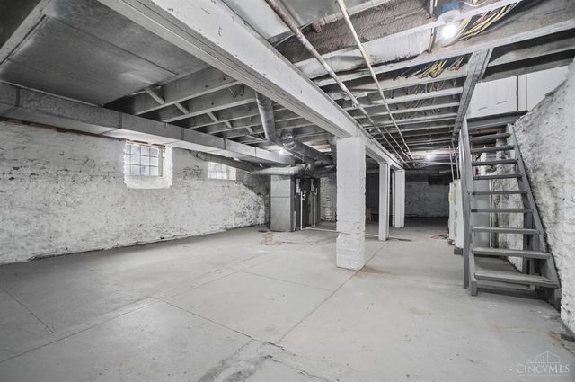 1027 Winfield Avenue, Cincinnati, OH 45205