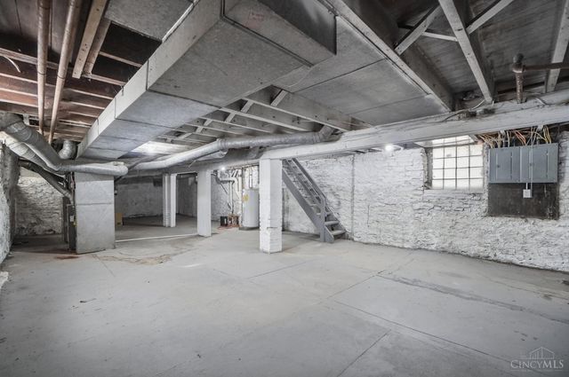 1027 Winfield Avenue, Cincinnati, OH 45205