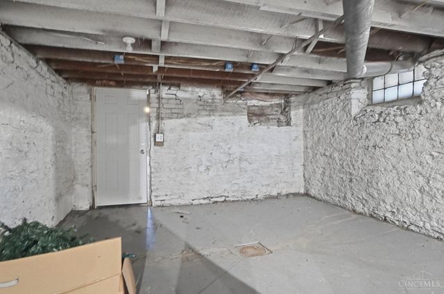 1027 Winfield Avenue, Cincinnati, OH 45205