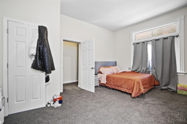 1027 Winfield Avenue, Cincinnati, OH 45205