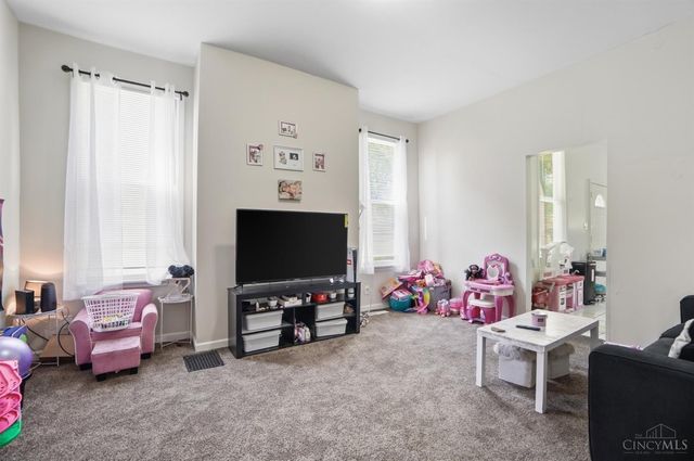 1027 Winfield Avenue, Cincinnati, OH 45205
