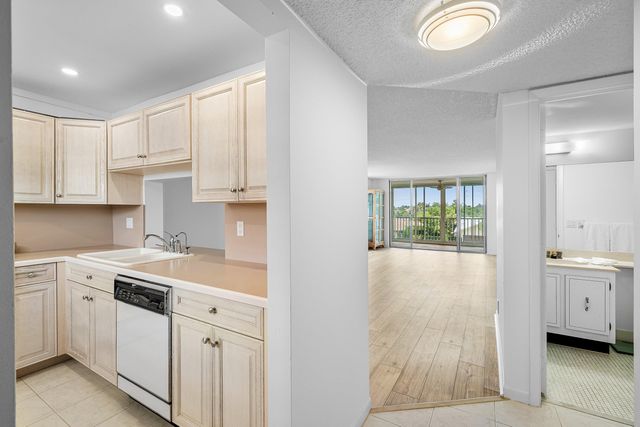 921 Gardenia Drive 370, Delray Beach, FL 33483