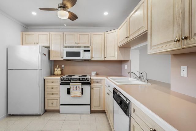 921 Gardenia Drive 370, Delray Beach, FL 33483
