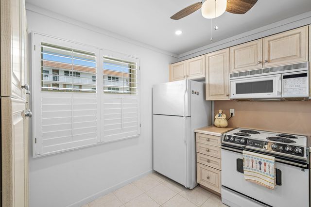 921 Gardenia Drive 370, Delray Beach, FL 33483