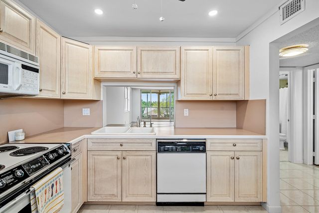 921 Gardenia Drive 370, Delray Beach, FL 33483