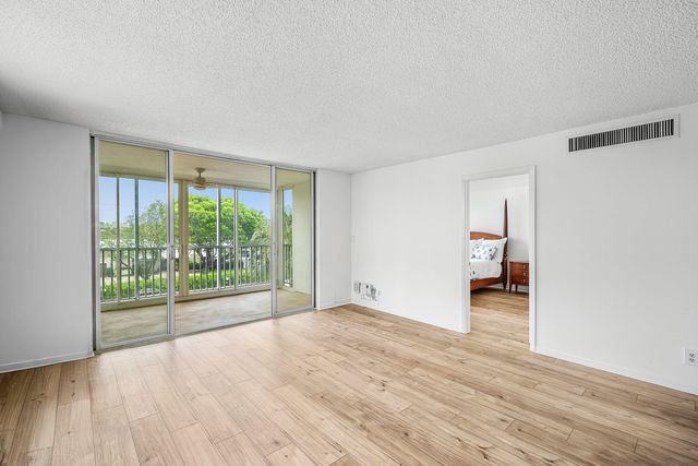 921 Gardenia Drive 370, Delray Beach, FL 33483