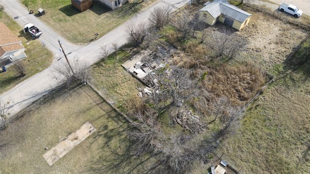 209 Stone Street, Granbury, TX 76048