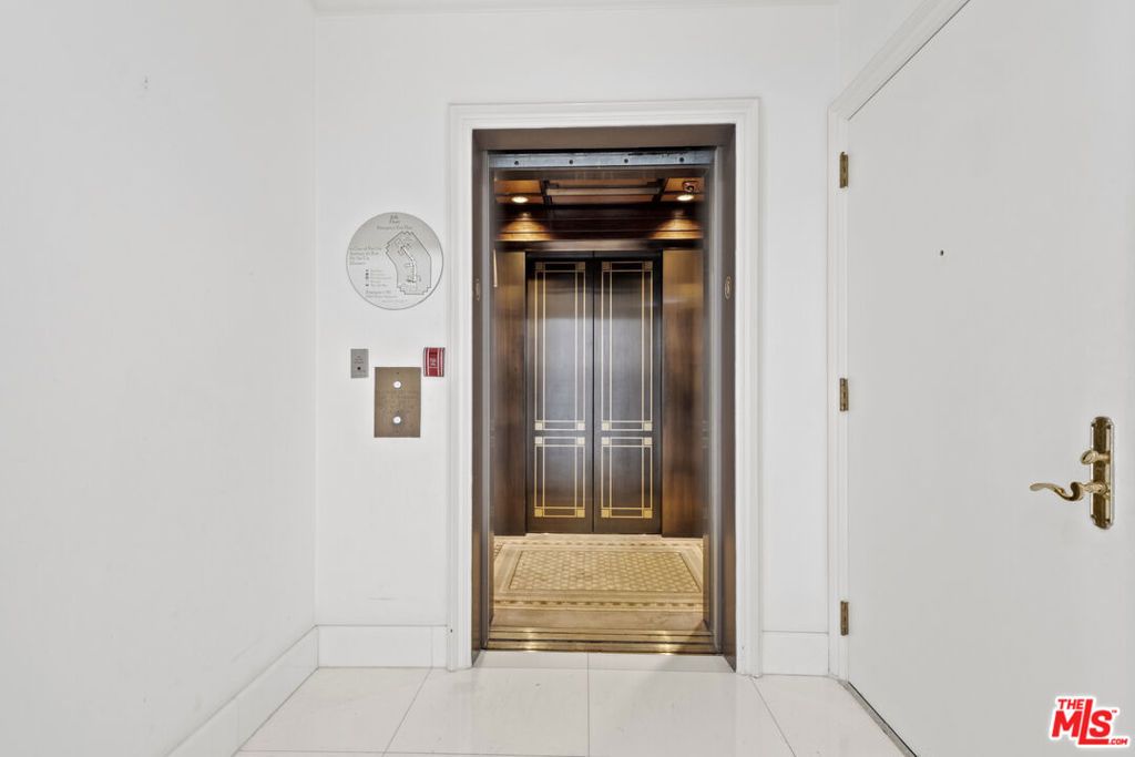 Image 2 of property listing at 10580 Wilshire Boulevard 6NW, Los Angeles, CA 90024