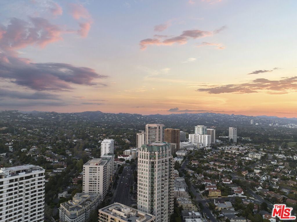 Image 22 of property listing at 10580 Wilshire Boulevard 6NW, Los Angeles, CA 90024