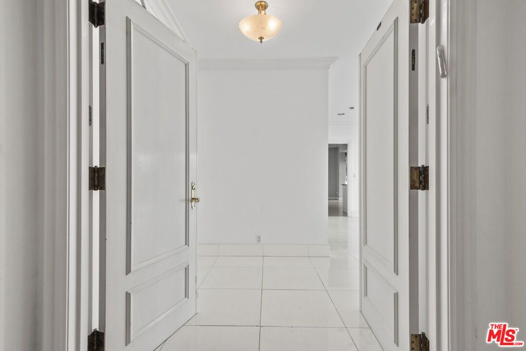 Image 3 of property listing at 10580 Wilshire Boulevard 6NW, Los Angeles, CA 90024