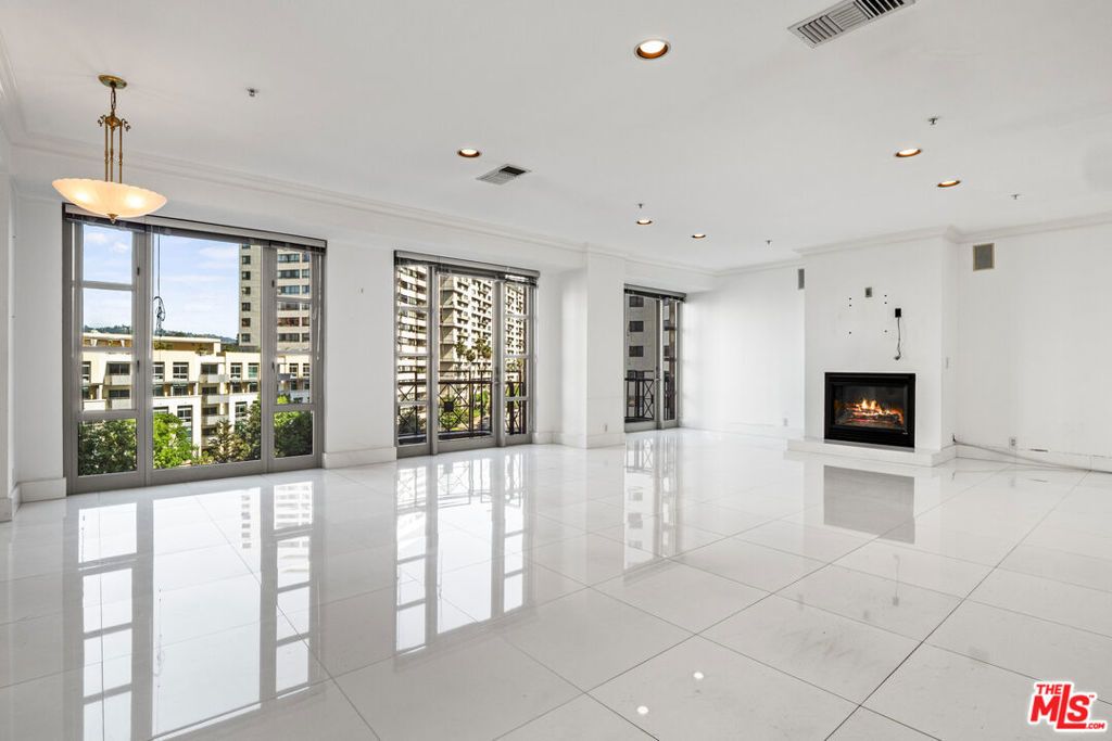 Image 4 of property listing at 10580 Wilshire Boulevard 6NW, Los Angeles, CA 90024