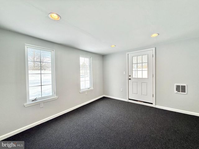 24 ROUNDWOOD LN, Levittown, PA 19055