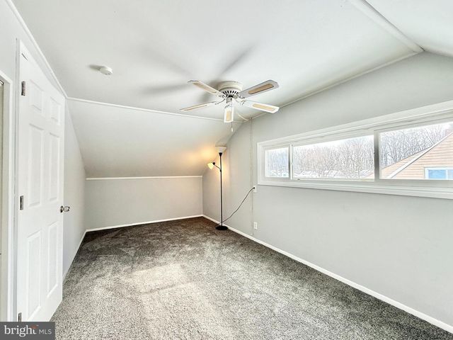 24 ROUNDWOOD LN, Levittown, PA 19055