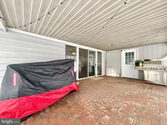 24 ROUNDWOOD LN, Levittown, PA 19055