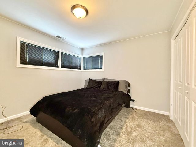 24 ROUNDWOOD LN, Levittown, PA 19055