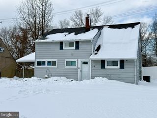 24 ROUNDWOOD LN, Levittown, PA 19055