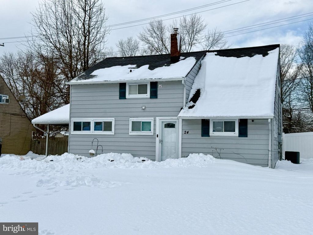 24 ROUNDWOOD LN, Levittown, PA 19055